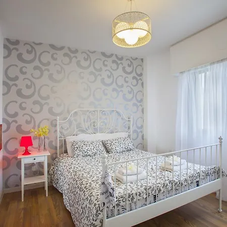 Omerou Apartment *
